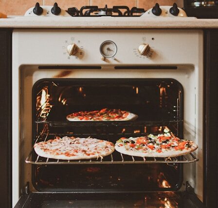 ¿Cómo limpiar un horno muy sucio?